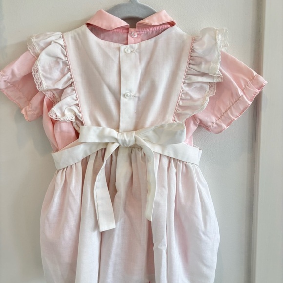 Vintage 80's Baby Girl Smocked Light Pink Dress With Embroidered Floral Apron - Picture 5 of 11